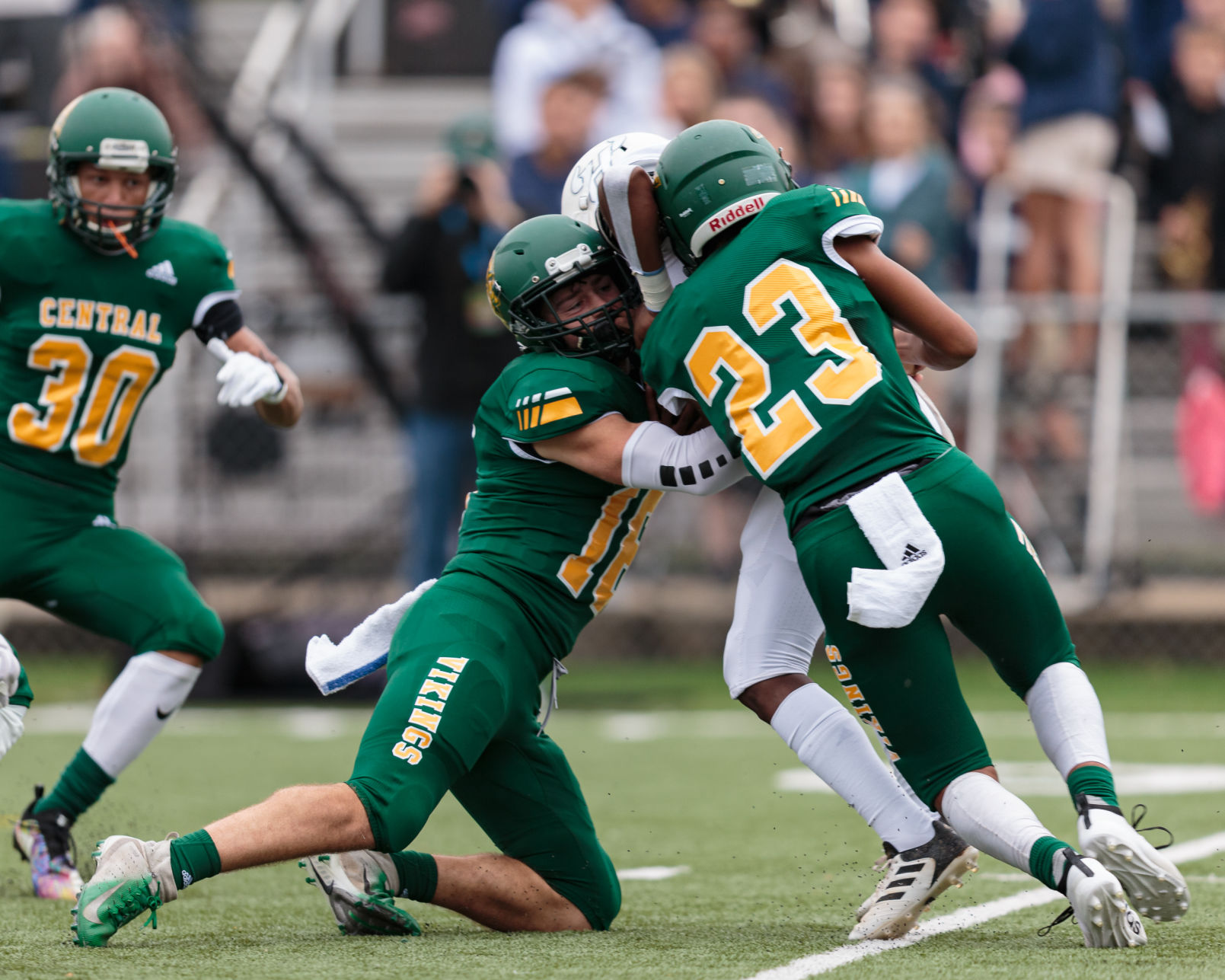 The Ragin' Bulls come from behind in the Battle of the Horns to defeat the Vikings 27-20.